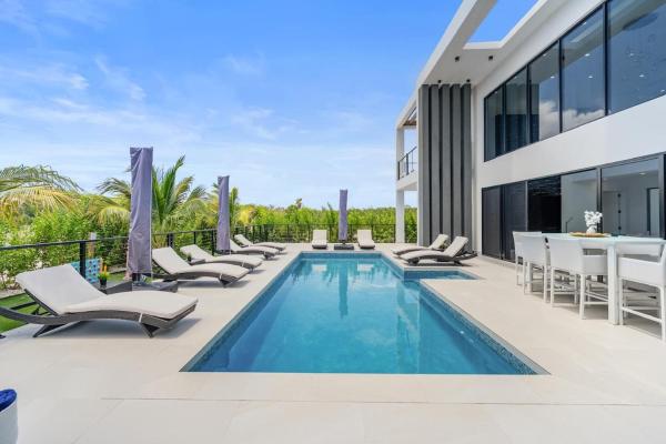 Private Pool Villa With Bbq, Fire Pit Near Beach - Turks and Caicos Islands