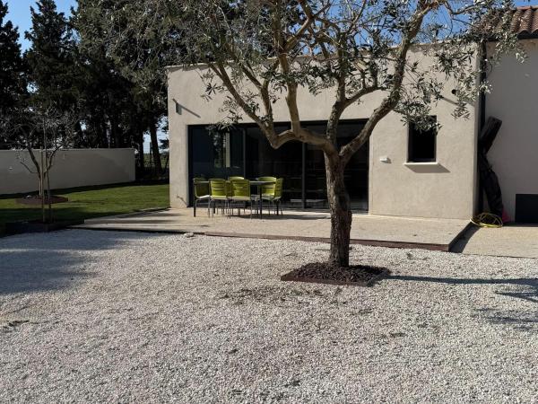 Villa With Pool And Jacuzzi Near Châteauneuf-du-pape 4 People - Courthézon