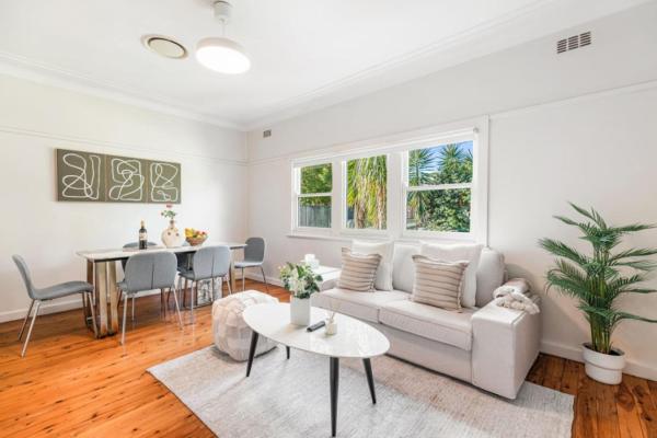 Stayau 4brm Charming Modern Home In Mt Colah - Gordon
