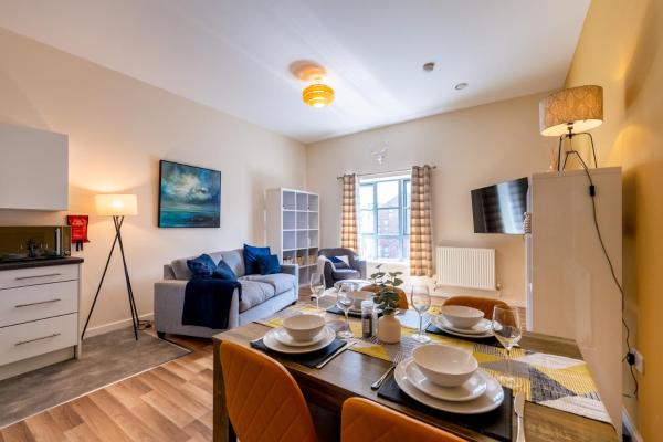 2 Bed Apartment Next To Chester Train Station With Secure Parking - Chester
