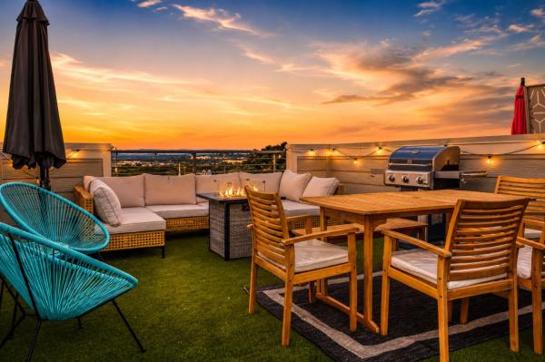 The Main Stage - Rooftop Hot Tubgame Roomgroups - Nashville, TN