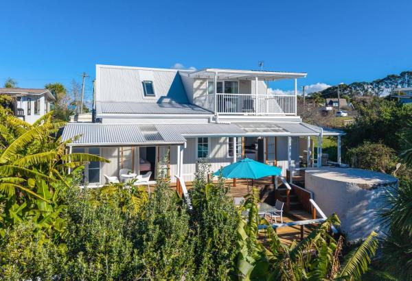 Shelly Beach Cottage Sunny Coastal Stay - Maraetai