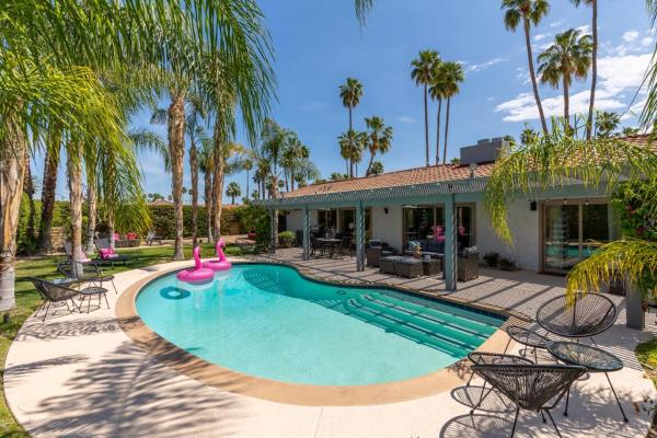 Stylish Palm Springs Home With Pool & Sauna - Palm Springs, CA