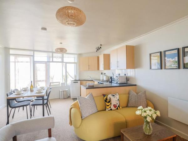 4 Kingfisher Court - Burton Bradstock