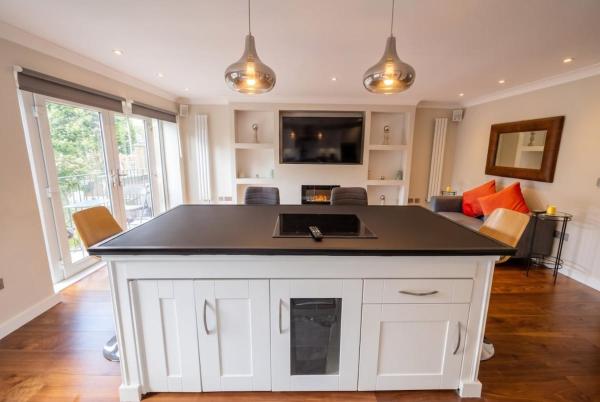 Top-floor 3-bed Apartment In Stoke Newington - Enfield, UK