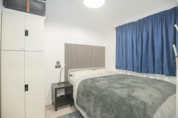Bright & Modern Room Near Earley Station - Wokingham