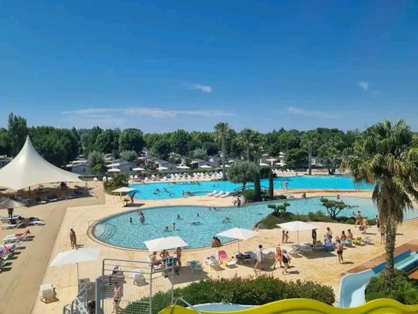 Bungalow Charmant Près De Vias Avec Piscine Partagée - Vias