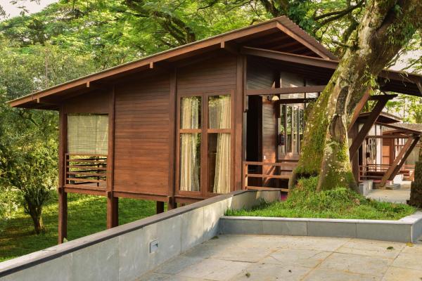 A la foto es mostra l'objecte Sirukundra Garden Bungalow situat a la ciutat de Vālpārai.