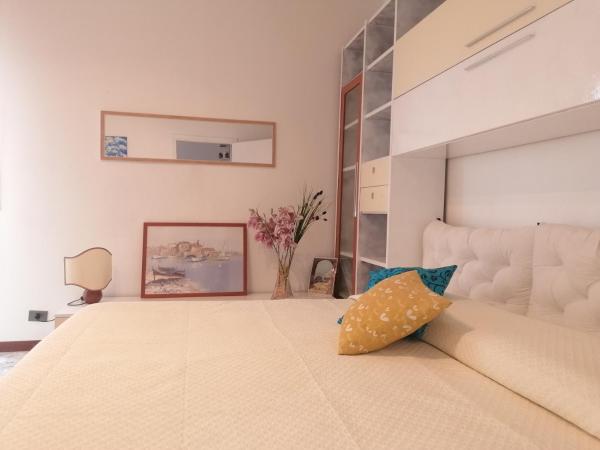 B&b Fiori D'alassio - Ampie Camere Con Terrazza, Parcheggio E Scalinata Per Il Mare - Laigueglia