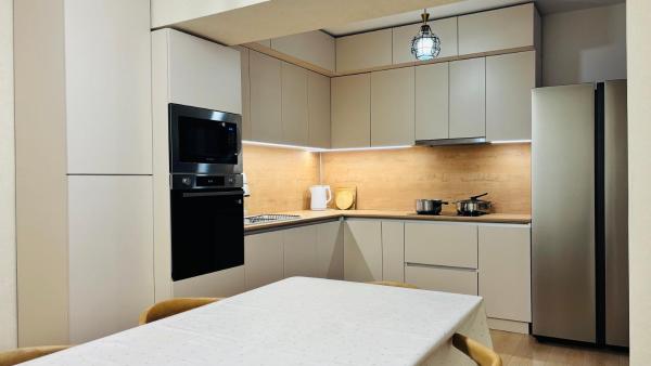 Stylish 2 Bedroom Apartment With Master Suite, Near Bus Station - Ulaanbaatar
