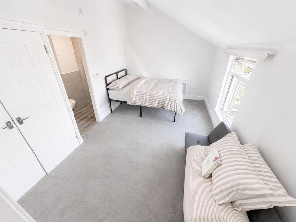 ''Hide-away'' Flat 5 2nd Floor Albert Road Fanworth - Bury