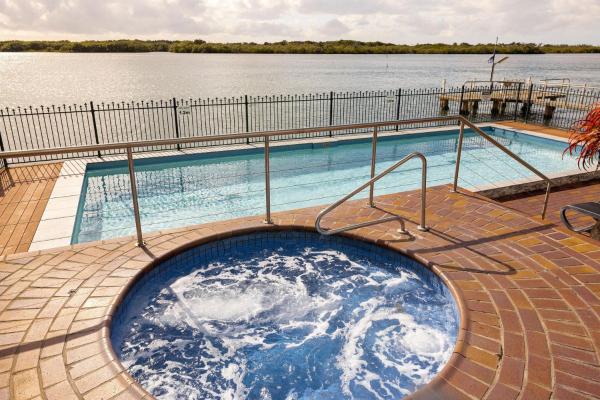 Waterfront On Duporth - River Views - Walk To Cbd - Maroochydore