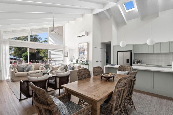 Curly’s Beach House - Gold Coast