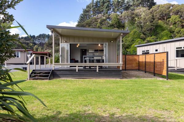 Tuakau Bridge Motorhome Park And Cabins - Pukekohe Hill