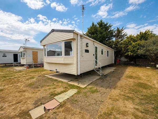 Lovely 6 Berth Caravan At Seawick Holiday Park, Essex Ref 27064sw - Mersea Island