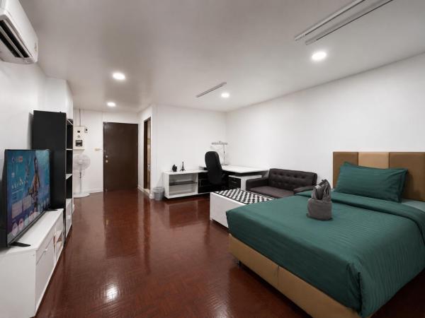 Remote Work Ready 50sqm Work Desk Sleeps 3 - Bang Rak
