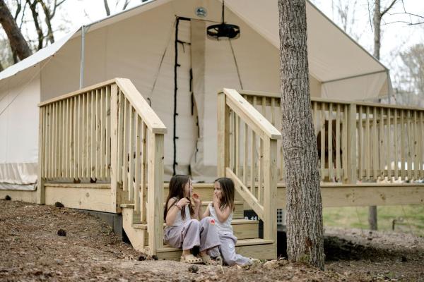 Woodland Safari Tent With Hammocks & Fire Pit In Pelham, Alabama - 조지아