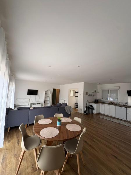 Maison Familiale 3 Chambres Avec Jardin, Cuisine Et Jardin - Vierzon