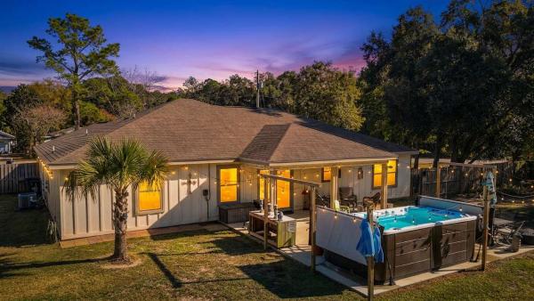 Foley 3br-2ba - Hot Tub - 7 Miles To Beach - Foley, AL
