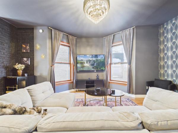 The Dakin Estate 4br Art Deco Speakeasy Duplex - Chicago, IL