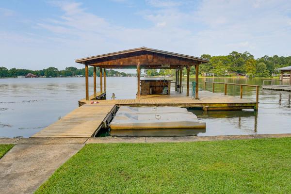 Dock & Outdoor Bar! Lake Blackshear Getaway - Lake Blackshear, GA