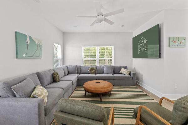 The Golden Tee Pet Friendly 2.5 Blocks To Beach - Myrtle Beach, SC