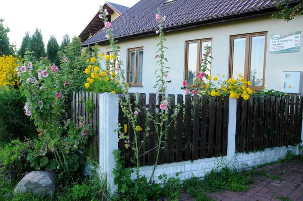 På billedet ses objektet Gospodarstwo Agroturystyczno-Edukacyjne Gratka beliggende i byen Głuchów.