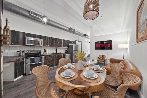 Historic Downtown Loft Sleeps 8 Near Gaslamp - Coronado, CA