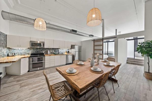 Downtown Woolworth Loft Sleeps 8 Gaslamp Quarter - Chula Vista, CA