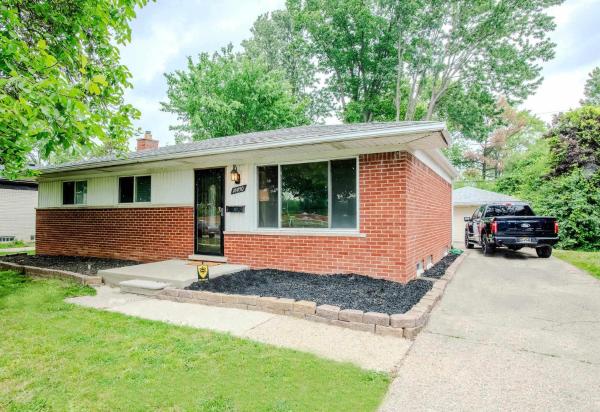 Spacious Home- 3br Villa In Birmingham - Royal Oak, MI