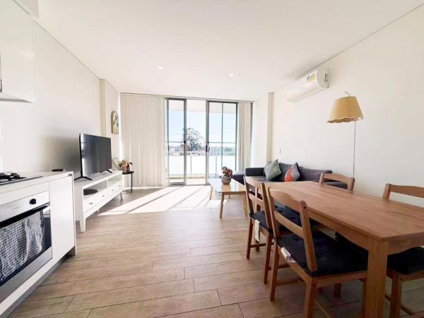 Modern Liverpool Area Home Free Parking - Liverpool