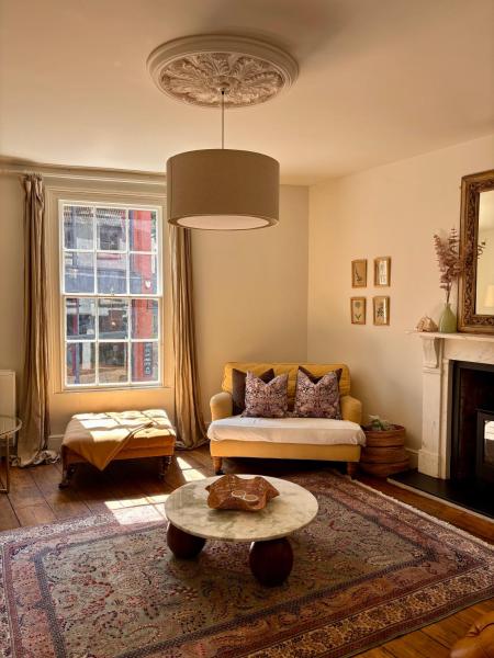 Catherine Hill House Grade 2 Listed Apartment, Frome - Frome