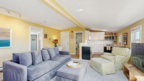 Walk To The Beach From This East End Retreat - Provincetown, MA
