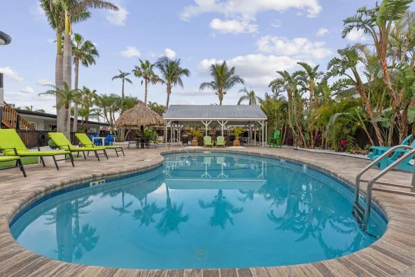 Coconut Grove Resort - Clearwater Beach, FL