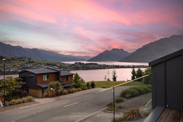 Highview Vista - Elevated Views And Balcony - Arrowtown