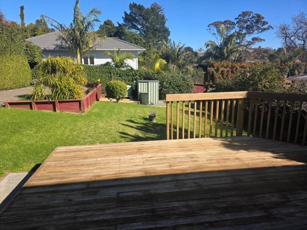 3 Bed 2 Bath Home, 10 Min Walk To Train & Shops - Auckland