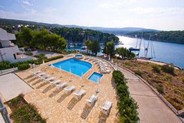 A la foto es mostra l'objecte Apartment Milna - with Swimming Pool & Amazing Seaviews, above Bijaka Beach situat a la ciutat de Milna.