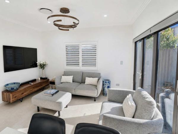 Private, Modern & Luxurious Granny Flat - Burwood