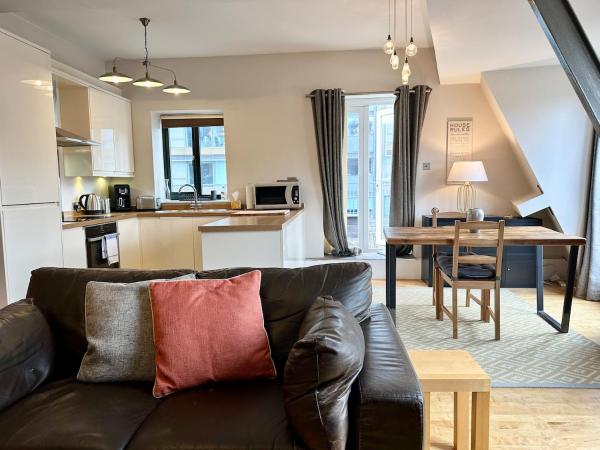 Stunning Top Floor Flat In The Heart Of Manchester - Manchester