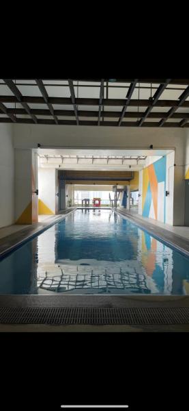 Elles Hangout Place - Manila