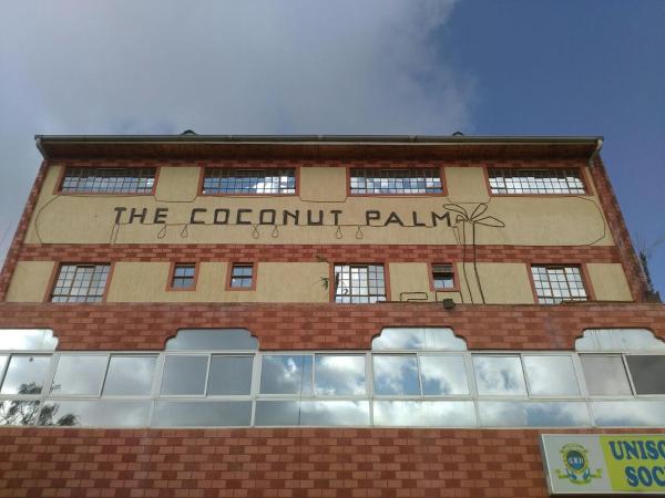 照片显示了位于Ndaragwa市的The Coconut Palm Hotel物件。