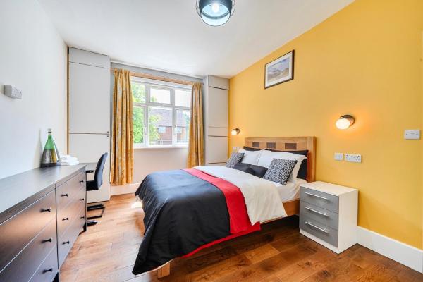 Cosy Wolverhampton Bungalow 2-bedrooms Free Parking & Garden - Moffat