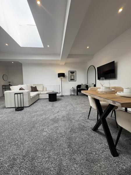 Ferraro - Free Parking - Free Wifi - Sleeps 6 - Coventry