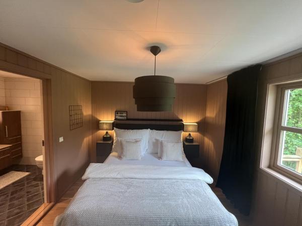 Røstad Apartment - With Kitchen And Free Parking - Norway