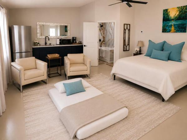 Waterfront Suite With Jacuzzi Tub & Fireplace - Weeki Wachee, FL
