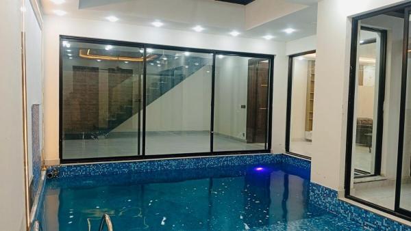 Luxury Private Pool Villa - 2bhk With Living Room In Dha Car N Driver - Lahore