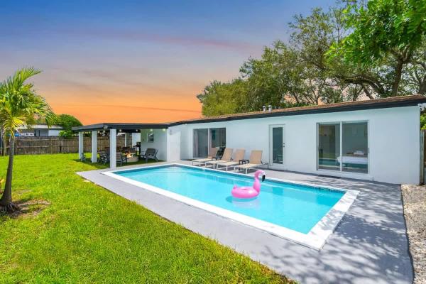 Private Heated Pool Home Arcade Games & Firepit - Miramar, FL