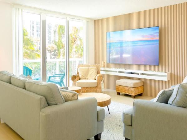 Stylish Hollywood Beach Escape - Hallandale Beach, FL