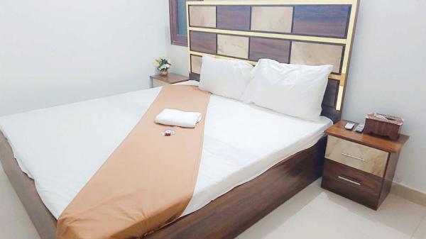 Veloura Master Double Bed Room - Karachi