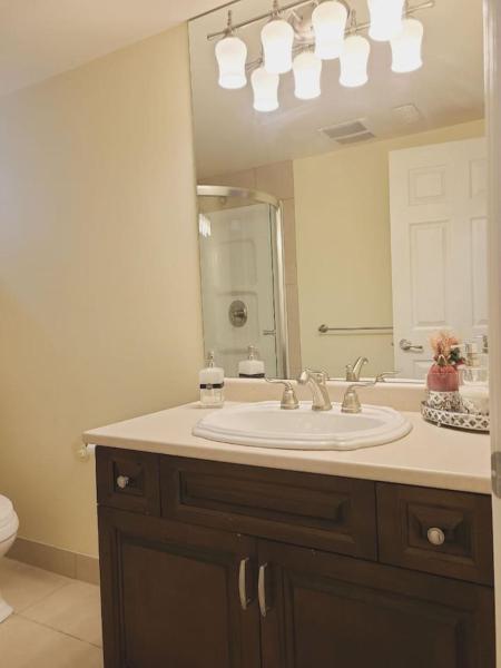 Modern Private 1br Suite Near Grouse And Capilano - Burnaby